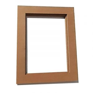 Cadre A4 en carton recyclé avec fenêtre intérieure découpée. Idéal pour encadrer photos A4, affiches, illustrations et travaux graphiques.