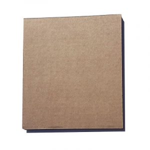 Plaque carton 20x20 pleine, sans ouverture, présentant une surface carrée lisse. Support robuste pour dessin, collage, peinture légère et créations artisanales.